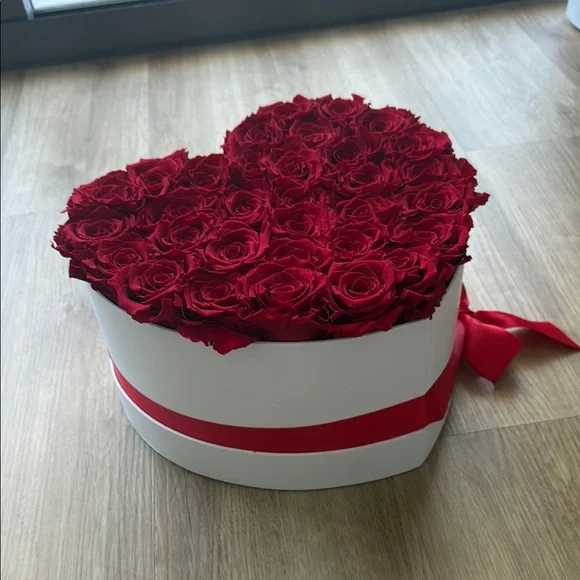 Heart Box with Red Roses, The Million Roses - Picture 3 of 5